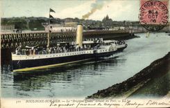VINTAGE POSTCARD Boulogne On Sea Brighton Queen Outgoing Of the Port Boat