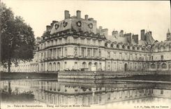VINTAGE POSTCARD Palate De Chinese Fontainebleau Pond With Carps And Museum