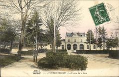 VINTAGE POSTCARD Fontainebleau the Frontage of the Station