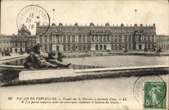 Paladar de la POSTAL de la VENDIMIA del ataque frontal de Versalles en el piso de la terraza y del agua