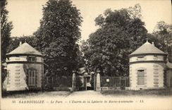 CPA Rambouillet Le Parc L'entree de la Laiterie de Marie Antoinelle