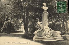 CPA Douai Le Monument Desrousseau