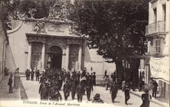 VINTAGE POSTCARD Toulon Carries Maritime Arsenal Militaria Sailors