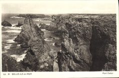 VINTAGE POSTCARD Beautiful Island at sea Port Cotton