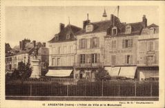 CPA Argenton L'Hotel De Ville Et Le Monument