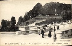 VINTAGE POSTCARD Holy Cloud the Park Seen On Trocadero
