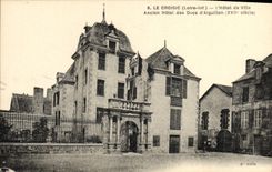 VINTAGE POSTCARD Croisic the Town hall Old Hotel Of the Dukes of Alguilhon