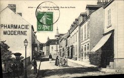CPA Neris Les Bains Rue De La Poste Et La Poste Pharmacie Moderne 
