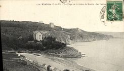 VINTAGE POSTCARD Cattle sheds the Beach Of the Strike Of the Mill cliffs