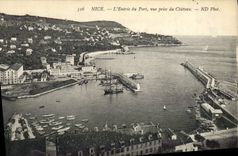 CPA Nice L'Entree Du Port Vue Prise du Chateau Bateaux