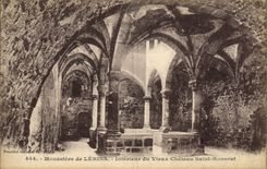 CPA Monastere De Lerins Interieur Du Vieux Chateau Saint Honorat