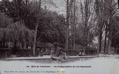 VINTAGE POSTCARD Wood De Vincennes a Landing stage Of the Lake Daumesnil