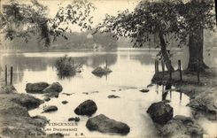 VINTAGE POSTCARD Vincennes the Lake Daumesnil towards the Greek temple