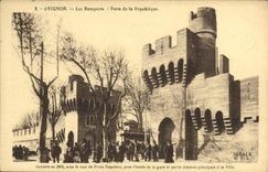 La POSTAL Avignon de la VENDIMIA las paredes lleva la república