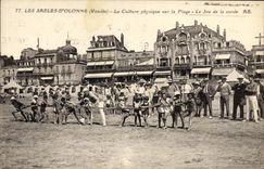 Cultura física de la POSTAL de la VENDIMIA Sables d'Olonne en el juego de la playa de los niños de la cuerda
