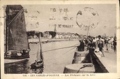 La POSTAL de la VENDIMIA Sables d'Olonne los pecadores en el embarcadero del barco pesca Sinning