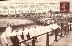 CPA Les Sables D'Olonne La Plage Vers le Grand Casino