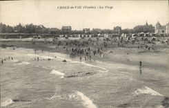 VINTAGE POSTCARD Holy Croix de Vie the Beach