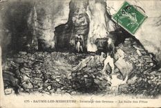 CPA Baume Les Messieurs Interieur des Grottes La salle des fetes