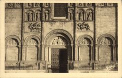 VINTAGE POSTCARD Angouleme Cathedral Saint Pierre Frontage