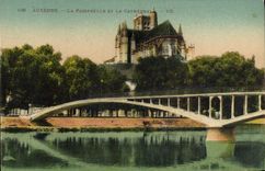 CPA Auxerre La Passerelle Et La Cathedrale