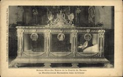 Oficina central de la POSTAL de la VENDIMIA de las hermanas de la caridad de Nevers la Bernadette feliz en su caza