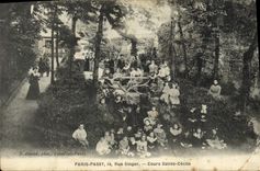 VINTAGE POSTCARD Paris Passy Street Singer Course Sainte Cecile Enfants