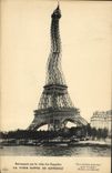 CPA La Tour Eiffel Se Gondole