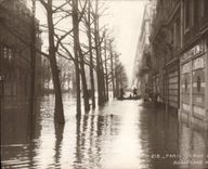 CPA Paris Crue de la Seine Boulevard Haussmann