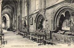 CPA Treguier Cathedrale Galerie des tombeaux