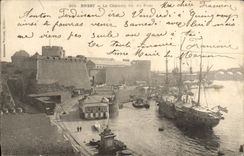 CPA Brest Le Chateau Vu du Pont Bateau