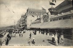 CPA Cabourg La Dige Promenade Le Casino et le Grand Hotel