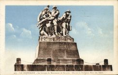 CPA La Champagne Le Groupe Du Monument De Navarin Militaria