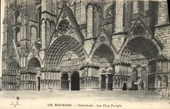 Puertas de la catedral cinco de Bourges de la POSTAL de la VENDIMIA