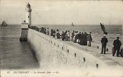 VINTAGE POSTCARD Treport the New Pier Lighthouse