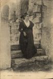 CPA Arles Une Arlesienne Femme Folklore