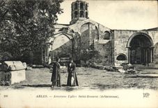 CPA Arles Ancienne Eglise Saint Honorat Femmes Folklore