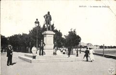 POSTAL Royan de la VENDIMIA estatua de Pelletan