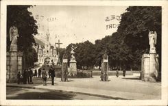 VINTAGE POSTCARD Heavy Entry of Esplande