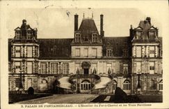 CPA Palais De Fontainebleau L'Escalier Du Fer A Cheval Et Les Trois Pavillons