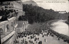 CPA Lourdes La Place De La grotte Et Le Gave