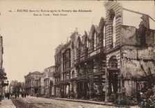 CPA Reims Dans Les Ruines Apres La Retraite Des Allemands Militaria