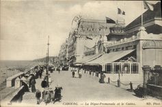 CPA Cabourg La Digue Promenade Et Le Casino