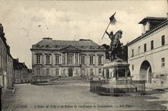 VINTAGE POSTCARD Cliff the Town hall And the Statue Of Guillaume Comquerant