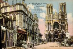 CPA Reims Dans Les Ruines Apres La Retraite Des Allemandes Rue Libergier Et La Cathedrale Militaria