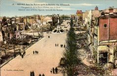 CPA Reims Dans Les Ruines Apres La Retraite Des Allemandes Vue Generale De La Place d'Erlon Vers La Gare Militaria