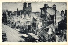 CPA Reims La Cathedrale dans les ruines Rue De Vesle Militaria