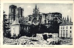 VINTAGE POSTCARD Rheims the Cathedral East coast And the Militaria Archbishop's palace