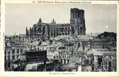 CPA Reims Dans Les Ruines Apres La Retraite Des Allemands Vue Generale Militaria