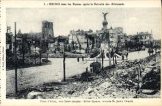 CPA Reims Dans Les Ruines Apres La Retraite Des Allemands Militaria